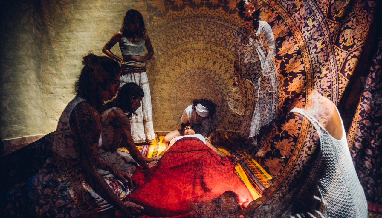 Une séance de Rebozo à plusieurs femmes. Photo Marina Wang