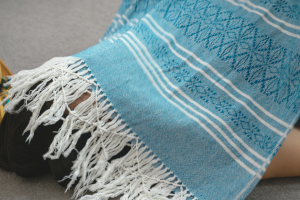 2charpe turquoise utilisée dans le rituel Rebozo